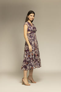 Vestido Maxi Morado con Estampado Floral y Recortes para Mujer, Diseño de los Mejores Diseñadores, Estilo Modesto, Corte Holgado, a Precio Accesible - Product Image 4