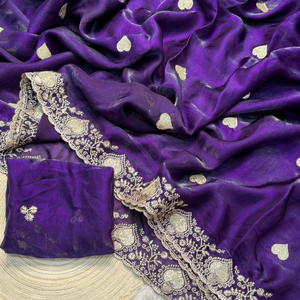 Sari de organza de seda morado real con bordado pesado de zari plateado y diseño de corazón - Sari indio de diseñador para fiestas - Product Image 2