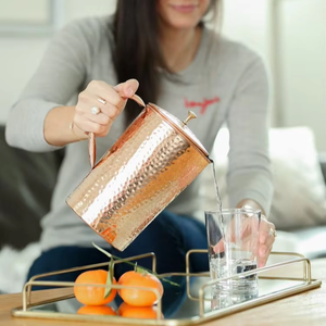 Jarra decorativa de cobre de último diseño con asa de latón, jarra de agua de cobre muy vendida, jarra metálica para beber en casa - Product Image 1