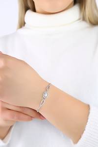 Bracelet artisanal en argent sterling et zircon, chaîne minimaliste avec pierres précieuses, bijou élégant et scintillant pour femme - Product Image 2