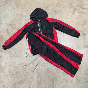 Conjunto de camisetas de poliéster personalizadas para hombre al por mayor de alta calidad, pantalones cortos de chándal con cremallera reflectante, conjuntos de Jogger de nailon al por mayor - Product Image 5