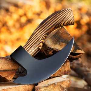 ขวานตัดพิซซ่าแบบวิกิ้ง ทำมือจากเหล็กกล้าคาร์บอนสูงเคลือบสีดำ เกรดอุตสาหกรรม พร้อมปลอกหนังและด้ามไม้ - Product Image 2