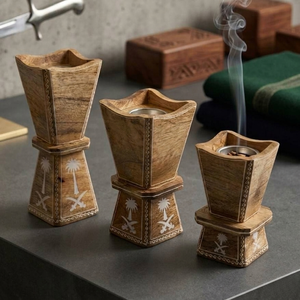 Ensemble brûleur d'encens moderne en bois en forme de sablier avec inserts en métal, mettant en valeur la veine naturelle du bois en trois pièces, décoration d'intérieur à niveaux - Product Image 4