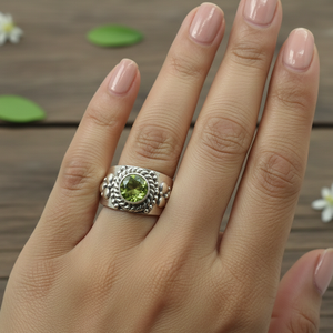 Anillo de Plata de Ley 925 con Piedra Preciosa de Peridoto, Bisel Ovalado con Borde de Cuerda Vintage, Joyería Clásica para Mujer, Chapado en Oro Rosa y Oro Amarillo - Product Image 4