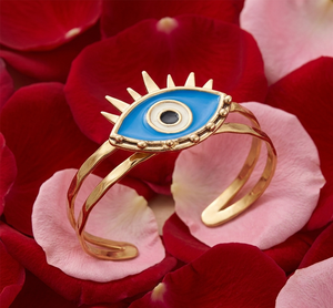 Bracelet ajustable pour femme en laiton plaqué or, fait main, motif Azure Vigil, avec émail œil bleu, talisman protecteur, résistant au ternissement - Product Image 5