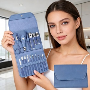 Ensemble de 16 pièces de manucure et pédicure en acier inoxydable de qualité supérieure, style classique, avec lime à ongles à lame biseautée, cure-oreille et ciseaux - Product Image 6