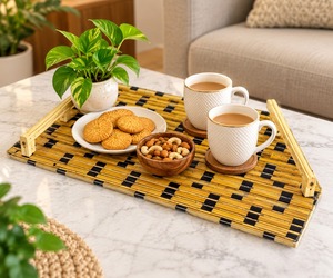 Plateau de service alimentaire carré en métal de luxe, design personnalisé avec gravure, pour hôtel, maison, restaurant et café, utilisation sur table - Product Image 1