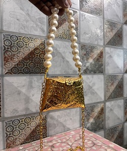 Bolso Potli de Lujo Hecho a Mano en Latón Chapado en Oro con Asa de Perlas, Diseño Nupcial Tradicional F S International - Product Image 3