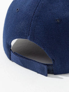 Gorras de Béisbol Azul Marino de 6 Paneles con Logotipo Personalizado 2026, con Patrón Personalizado y Cierre de Hebilla Metálica - Product Image 4