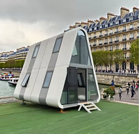 Chambre d'hôtel préfabriquée moderne et écologique à deux étages pour les centres de villégiature et les parcs commerciaux Construction en acier pour le salon et la salle de bain