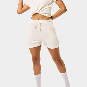 Pantalones cortos de punto de color liso para mujer con cordón y cintura elástica estilo casual blanco - Product Image 1