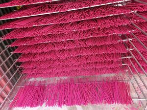 ธูปไม้จันทน์ชมพูพรีเมียม Gmex GI-CL พร้อมเตาเผาไม้ คุณภาพสูง กลิ่นหอมเวียดนาม สำหรับบ้าน ใช้ได้ทุกฤดู เหมาะสำหรับการทำสมาธิ - Product Image 5