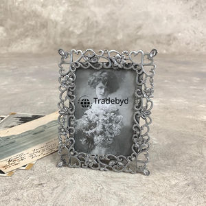 Elegante Marco de Fotos Metálico de Lujo para Mesa, Exhibición de Imágenes Decorativa de Tradebyd - Product Image 1