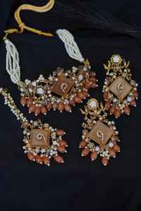 Colliers de festival élégants et modernes en plaqué or Mehndi, bijoux fantaisie de luxe pour l'exportation - Product Image 5