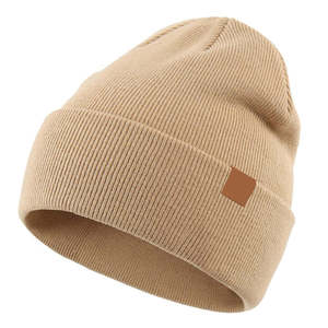Bonnet en tricot streetwear personnalisé à faible MOQ avec tricot gaufré et patch tissé pour les marques streetwear américaines, collection automne. - Product Image 1