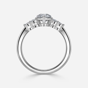 Anillo de Hoja con Diamante Cultivado en Laboratorio en Forma de Pera de 4.5CT, Oro Amarillo de 14K, Personalizado para Novia - Product Image 2
