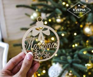 Adorno Navideño de Madera Circular Cortado con Láser, Decoración Personalizada con Nombre, Decoración Navideña para el Hogar - Product Image 1