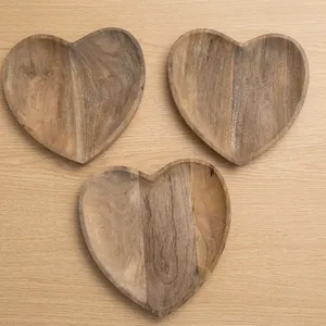 Bandeja de madera de mango de lujo con forma de corazón, bandeja de madera para uso en el hogar y la cocina, bandeja para dulces y bocadillos para uso en el hogar, la cocina y restaurantes. - Product Image 1