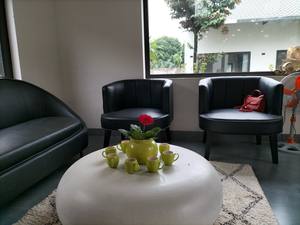 Mesa de Centro Redonda Moderna y Minimalista de Concreto con Base de Piedra, Tamaño Personalizable - Product Image 3