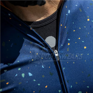 Jersey de Ciclismo Personalizado con Tela de Poliéster 100% de Secado Rápido para la Comodidad Diaria de los Hombres al Conducir - Product Image 6