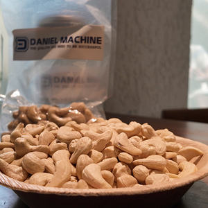 Nueces de Anacardo Blancas Orgánicas Frescas de Vietnam de Alta Calidad W240, Envasadas al Vacío, Granos Naturales, Certificación USDA Halal, Compradores Mayoristas - Product Image 1