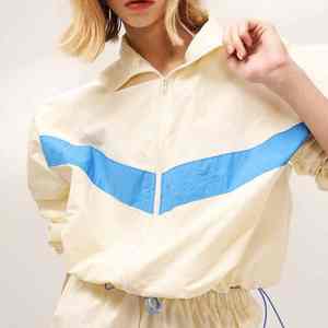 Conjunto de Pantalones Cortos Deportivos para Mujer, con Logotipo Personalizado, Cortavientos, Transpirable, Ropa Urbana Ligera de Nailon, a Prueba de Viento, Tallas Grandes, Venta al Por Mayor - Product Image 4