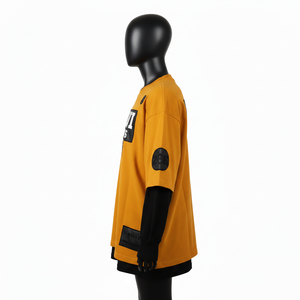 Camiseta Oversize de Algodón Interlock de Doble Capa para Mujer con Paneles en Contraste Dorado y Logotipo Termotransferible - Product Image 3