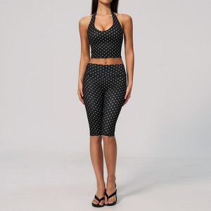 Ensemble de yoga pour femmes à pois, haut court à col halter et leggings mi-cuisses, vêtements de sport respirants, ensemble 2 pièces - Product Image 3