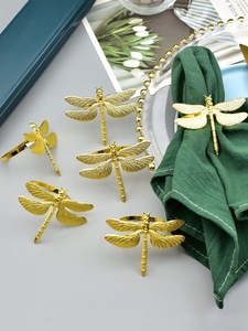 Anillos para Servilletas Golden Dragonfly de Aleación de Zinc, Decoración Moderna para Mesa de Boda, 4.5 cm de Ancho, Duraderos - Product Image 1