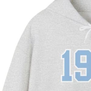 เสื้อฮู้ดดี้สไตล์วาร์ซิตี้พรีเมียม ปี 1938 แบบยูนิเซ็กส์ แขนยาว ผ้าฟลีซ พร้อมลายปักหมายเลข ดีไซน์กระเป๋าจิงโจ้ - Product Image 6