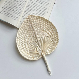 Éventails à main en bambou de qualité excellente, prix le plus bas, mini éventail en feuille de palmier, décoration tropicale, éventail à main. - Product Image 1