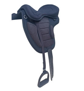 Selle d'équitation anglaise sans arceaux Freemax noire, légère, flexible, avec sangle réglable, confortable pour l'entraînement, ensemble complet - Product Image 2