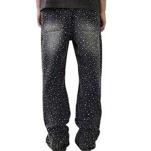 Libérez votre diva intérieur avec nos jeans glamour taille haute ornés de cristaux fins sur ce pantalon en denim à strass. - Product Image 5