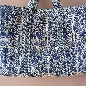 Bolso Tote Acolchado de Algodón con Estampado Floral Indio en Azul y Blanco, Bolso de Hombro para Mujer, Venta al Por Mayor - Product Image 4
