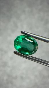 Émeraude naturelle zambienne rare de 0,85 ct, taille ovale, pierre précieuse verte, qualité joaillerie fine, Jai Narayan Gems Oval088 - Product Image 3