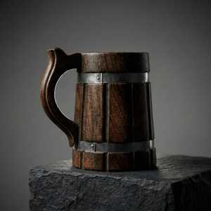 Chope à bière en bois faite à la main, style vintage, travail de sculpture à la main, avec bandes métalliques, vaisselle artisanale pour les hôtels, restaurants et bars. - Product Image 2