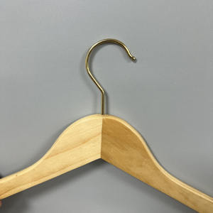 Cintres en bois de pin écologiques, durables et multifonctionnels pour hôtels, complexes hôteliers et rangement de garde-robe, fabriqués au Vietnam - Product Image 5