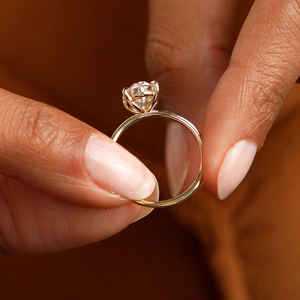 Anillo de compromiso de lujo para mujer con diamante sintético cultivado en laboratorio de 2 quilates, corte ovalado, oro amarillo, certificado IGI - Product Image 3