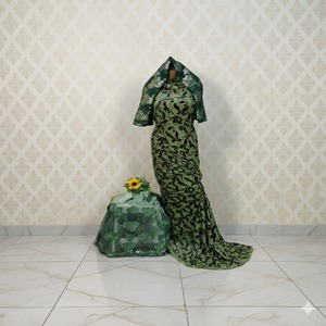 Colección de Ropa Formal para Bodas, Maqbal Dirac de Calidad Superior con Diseño Floral y Trabajo Intrincado con Brillo, Tela de Seda - Product Image 4