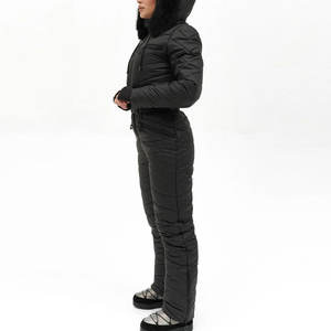 Combinaison de ski et de snowboard confortable pour femmes, grande taille, avec isolation thermique, coque résistante à l'eau et construction respirante pour une utilisation en extérieur - Product Image 3
