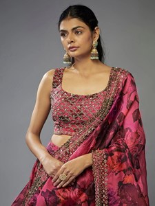 Conjunto de Lehenga Choli Rosa con Bordado Floral, Adornado con Cuentas, Sin Mangas, Cuello Cuadrado, Largo hasta el Suelo, Traje de Boda - Product Image 4