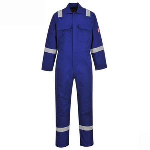 Uniforme de seguridad diseñado con tela resistente, tiras reflectantes y bolsillos prácticos que brindan comodidad y visibilidad para los trabajadores. - Product Image 6
