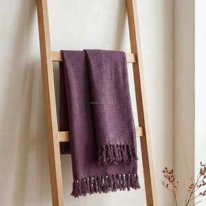 Manta de Algodón Borgoña con Textura Tejida Tridimensional 140x200 cm, Manta Decorativa para Sofá y Cama para Hogar Moderno - Product Image 5