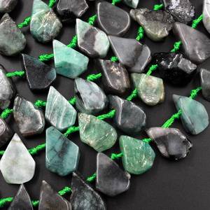 ลูกปัดมรกตสีเขียวธรรมชาติทรงหยดน้ำแบบแบนสำหรับทำเครื่องประดับ DIY ขายส่ง - Product Image 1