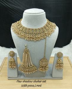 Conjunto nupcial de aleación blanca real con perlas étnicas y Kundan, gargantilla chapada en oro pesado, hecho a mano, regalo de compromiso, boda o fiesta, conjunto de alta gama. - Product Image 1