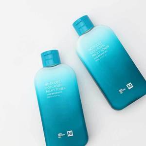 Sección Médica No. Tónico Facial Antienvejecimiento con Hidratación Dérmica Profunda, con AHA y Ácido Hialurónico para una Piel Resiliente, Flexible y Reafirmada - Product Image 1