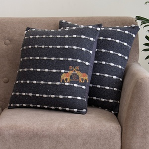 Nouvelle Arrivée Housses de Coussin Modernes Personnalisées en Coton Tissé, Housse de Coussin Décorative pour Canapé à Pompons - Product Image 2