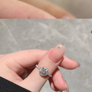 Anillo de Compromiso Elegante para Mujer con Moissanita y Piedras de Sardónix, Corte Brillante Redondo, Platino, Color D, 50 Puntos, 30g - Product Image 2