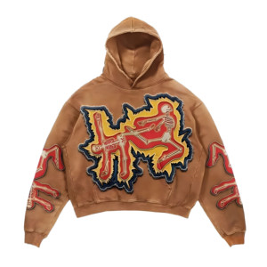 Sweat à capuche rouge artistique pour homme avec motif graphique superposé au dos, esthétique streetwear audacieuse, pièce remarquable, style urbain créatif - Product Image 5