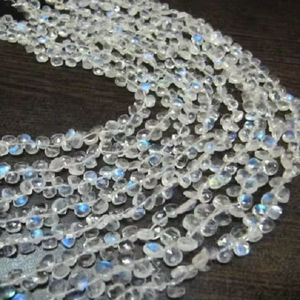 Perles de pierre de lune naturelle arc-en-ciel blanches et bleues chatoyantes, forme cœur, 3 mm, 8 pouces de long - Product Image 1